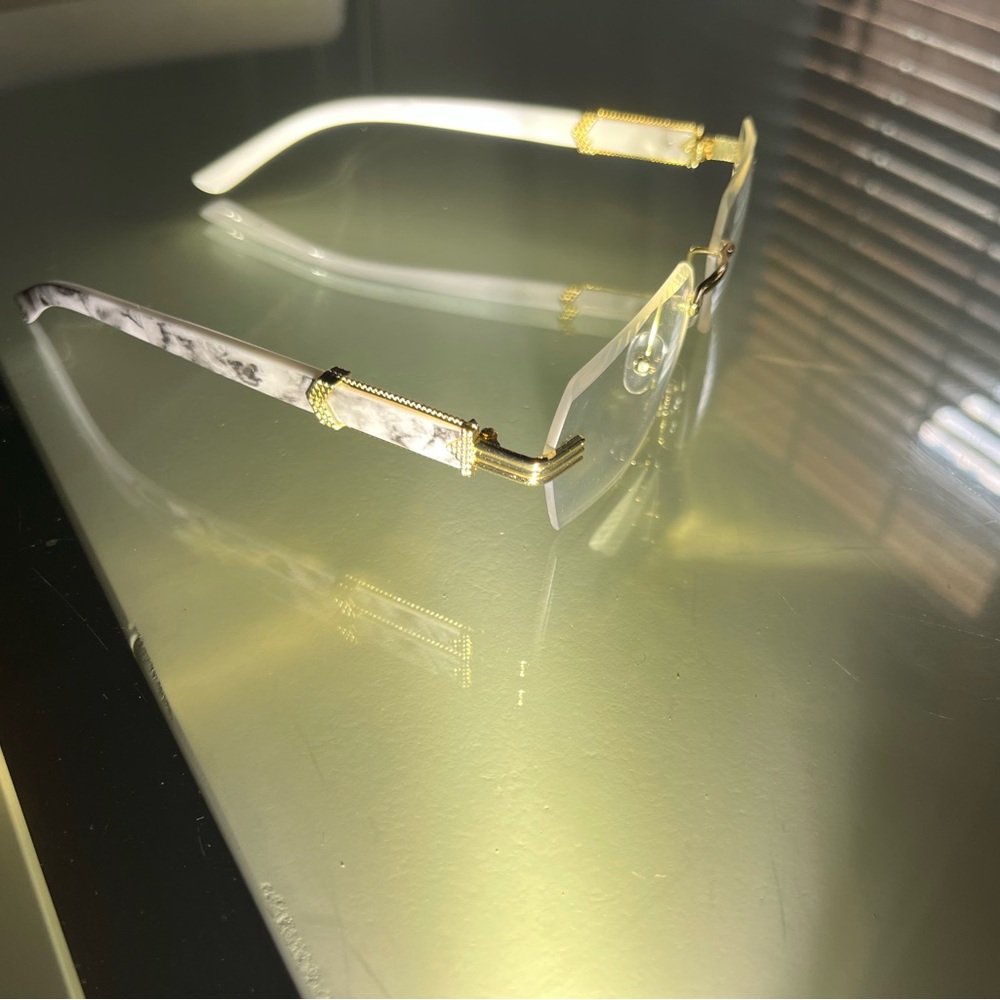 Stylish Marble-Patterned Glasses - image 2